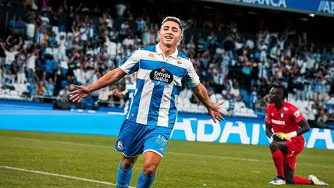 Yeremay Hern&aacute;ndez celebrando un gol en la Liga Hypermotion.