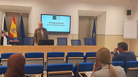 Curso de Liderazgo Emocional en la UNED / C&eacute;sar Mart&iacute;n