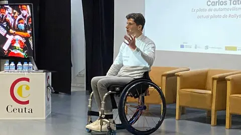 El piloto de rallys, Carlos Tatay durante su intervenci&oacute;n en la Feria de Empleo de la C&aacute;mara en este 2025