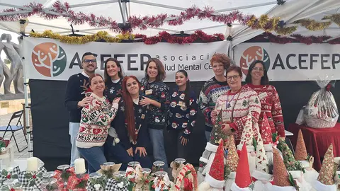 Mercadillo solidario de ACEFEP en  Paseo del Revell&iacute;n / C&eacute;sar Mart&iacute;n