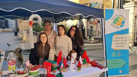 Neuromercadillo en la Plaza de los Reyes / C&eacute;sar Mart&iacute;n