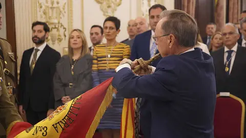Entrega de la medalla de Plata de la Ciudad al Regimiento de Caballer&iacute;a Montesa n&ordm;3 / Mohamed Ettouileb