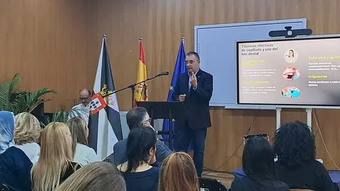 Acto en la Escuela de la Construcci&oacute;n / C&eacute;sar Mart&iacute;n