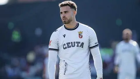 Marcos Fern&aacute;ndez con la camiseta de la AD Ceuta FC. Foto: Zaki / AD Ceuta FC