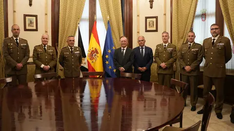 Juan Vivas recibe a los coroneles entrantes y salientes de la COMGECEU
