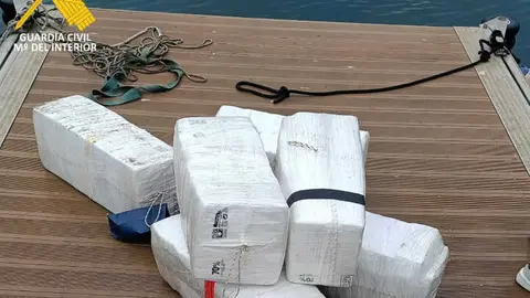 La droga se encontraba en un doble fondo habilitado en la embarcaci&oacute;n _ Guardia Civil