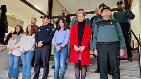 Minuto de silencio a las puertas de la Delegaci&oacute;n del Gobierno / Delegaci&oacute;n del Gobierno
