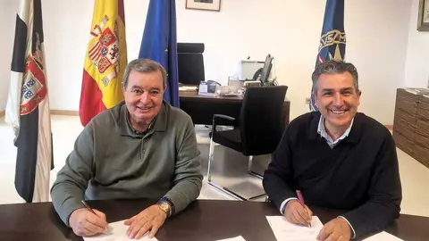 Los representantes de AFA y UNED durante la firma del convenio / UNED