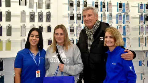 Lorena se lleva el _mejor Ipad y Iphone_ gracias al sorteo del Centro Comercial Abierto