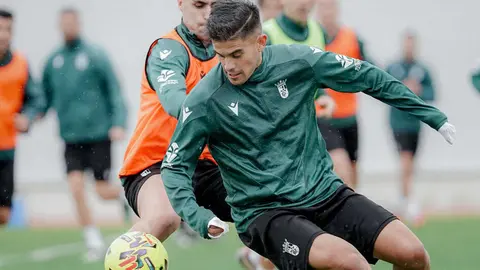 Kuki Zalazar en un entrenamiento de la AD Ceuta FC. Foto: Zaki