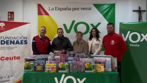VOX entrega a C&aacute;ritas los juguetes recogidos durante su campa&ntilde;a solidaria / VOX