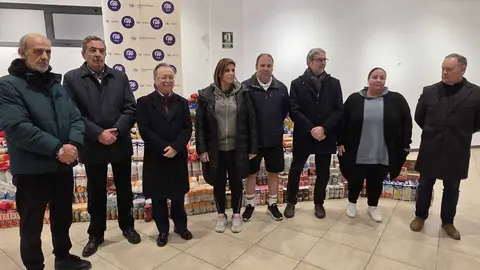Entrega de alimentos a C&aacute;ritas y Luna Blanca / Laura Ortiz