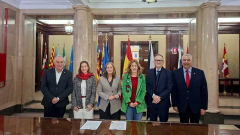 Representantes de INGESA y la AECC tras la firma del acuerdo en Madrid / AECC