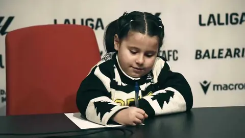 La joven protagonista del anuncio de la AD Ceuta FC para esta Navidad 