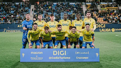 Once inicial del C&aacute;diz CF en el duelo ante el Sporting de Gij&oacute;n. Foto: C&aacute;diz CF