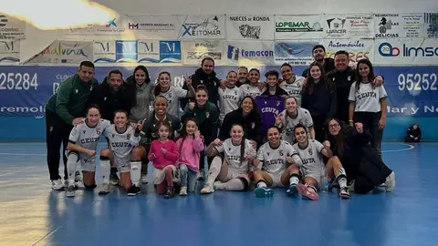 Las jugadores del Ceuta tras la victoria (0-2) en la pista del Nueces de Ronda Atl&eacute;tico Torcal.
