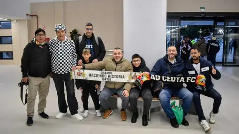 La afici&oacute;n de la AD Ceuta FC rumbo a M&aacute;laga. Foto: Rafa B&aacute;ez