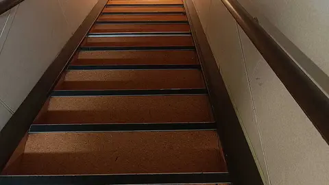 Escaleras de acceso al Ciudad de Mah&oacute;n