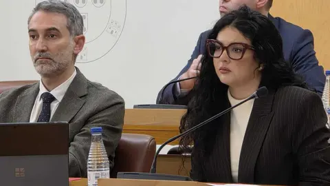  Sebastián Guerrero y Hanan Ahmed en el Pleno./Laura Ortiz 