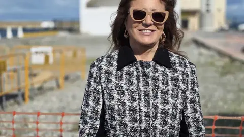 Isabel Reis, directora general de Dell Iberia delante de la primera piedra de Odissea el pasado jueves./Laura Ortiz