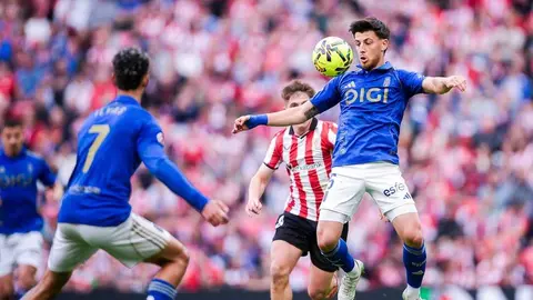 Alberto Reina con la camiseta del Real Oviedo.