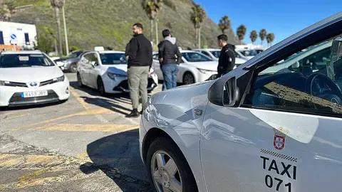 Concentraci&oacute;n de los taxistas por la seguridad / Mohamed Ettouileb