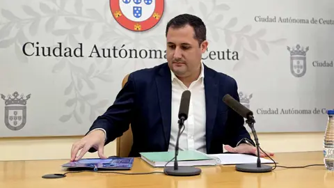 El portavoz del Gobierno, Alejandro Ram&iacute;rez, en la rueda de prensa posterior al Consejo de Gobierno / Laura Ortiz