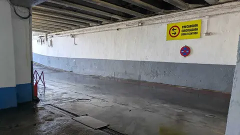 El acceso al parking de la Gran V&iacute;a ha vuelto a inundarse este viernes _ Rafa B&aacute;ez