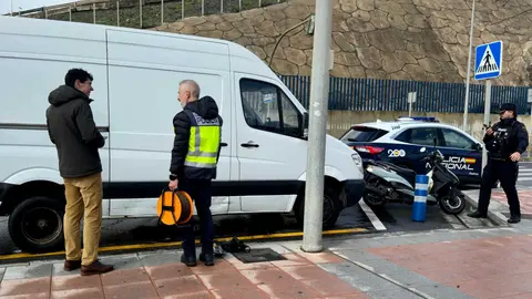 Detonaci&oacute;n controlada de un artefacto en la playa del Tarajal / Mohammed Ettouileb