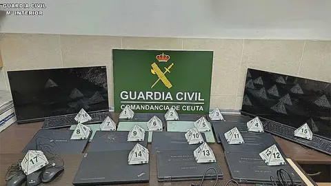 Equipos localizados en una cueva de Benz&uacute;