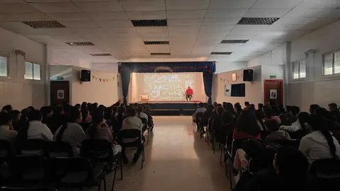 l Colegio Rey Juan Carlos I se planta contra el bullying con una obra de teatro en el D&iacute;a de la Paz / Cedida