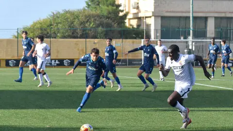 Encuentro entre el filial de la AD Ceuta FC y la Real Balomp&eacute;dica Linense. Foto: Rafa B&aacute;ez
