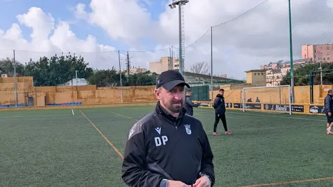 David &Aacute;lvarez 'Polaco', t&eacute;cnico del filial del Ceuta. Foto: Rub&eacute;n B&aacute;ez.
