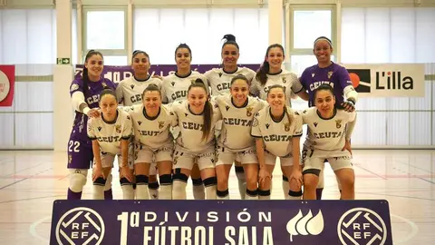 Formaci&oacute;n de la AD Ceuta FC femenina en Barcelona