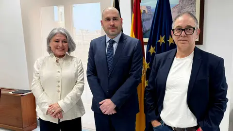 La presidenta del Consejo Escolar del Estado y el director general de Planificaci&oacute;n Educativa junto al delegado del Gobierno 