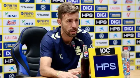 Luis Garc&iacute;a en rueda de prensa. Foto: UD Las Palmas.