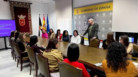 La Delegaci&oacute;n del Gobierno ha acogido este encuentro con mujeres j&oacute;venes para conocer de primera mano los retos a los que se enfrentan