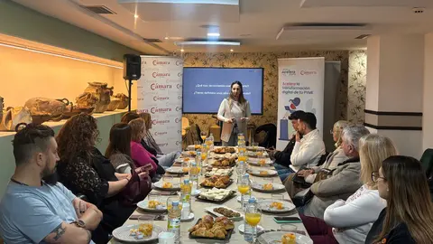 &lsquo;Acelera la transformaci&oacute;n digital de tu PYME&rsquo; , ponencia de Mar&iacute;a Badim&oacute;n / Alma Palomino