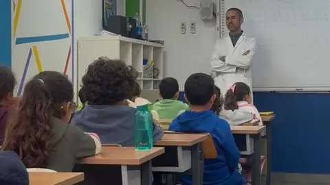 En el Centro Al Idrissi, los m&aacute;s peque&ntilde;os descubren el significado del Ramad&aacute;n / Alma Palomino