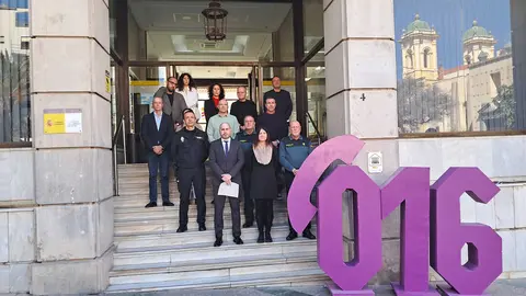 Minuto de silencio en la Delegaci&oacute;n del Gobierno / C&eacute;sar Mart&iacute;n