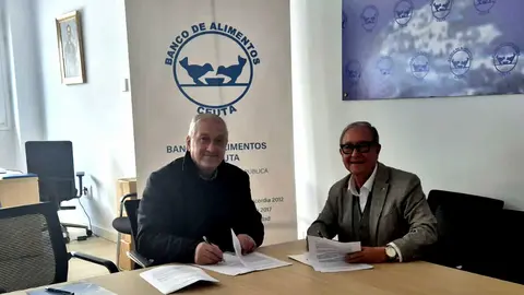 Firma del convenio entre el Banco de Alimentos y Cardijn