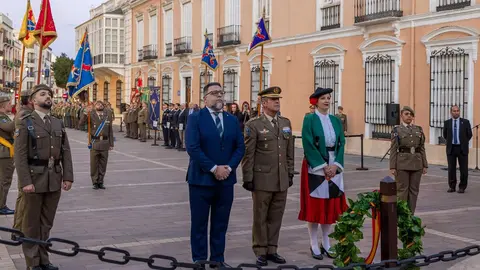 Entrega de la Bandera de Espa&ntilde;a a la Casa de Ceuta en Melilla