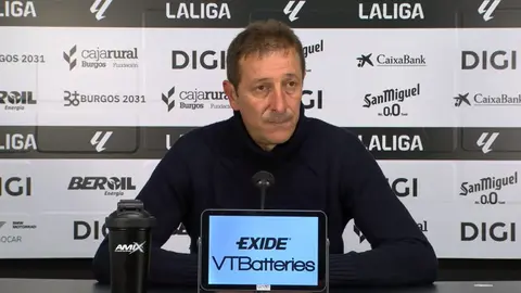 Luis Miguel Ramis, t&eacute;cnico del Burgos, en rueda de prensa.