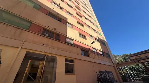 Inundaci&oacute;n y malos olores en los pisos militares de la avenida Espa&ntilde;a: los vecinos denuncian "abandono" / Alma Palomino