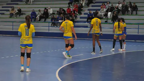 Encuentro del Balonmano Estudiantes en la pista de La LIbertad - Ilias Buyema