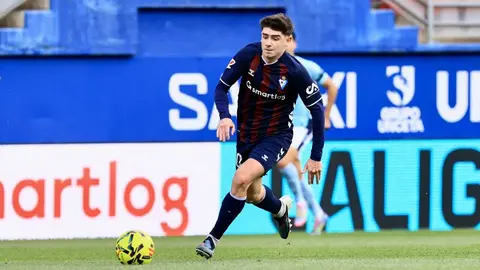 Aleix Garrido durante un encuentro de la Liga Hypermotion. Foto: SD Eibar.