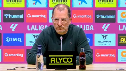 Jos&eacute; Juan Romero en la sala de prensa de Ipur&uacute;a.