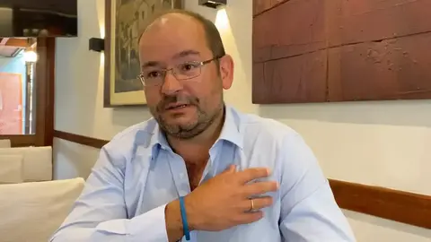  Juan Go&ntilde;i durante la entrevista 