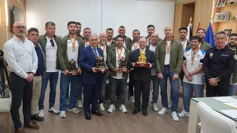 Recepci&oacute;n a los polic&iacute;as locales campeones de la Alcazaba