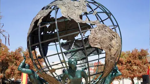 &lsquo;Nuevo Mundo&rsquo;, la monumental escultura de Gin&eacute;s Serr&aacute;n